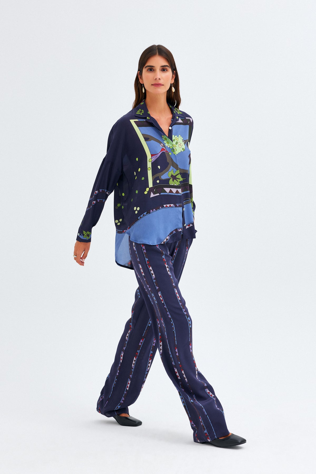 Zeugma Silk Oversized Shirt - A Bird Eating Grape