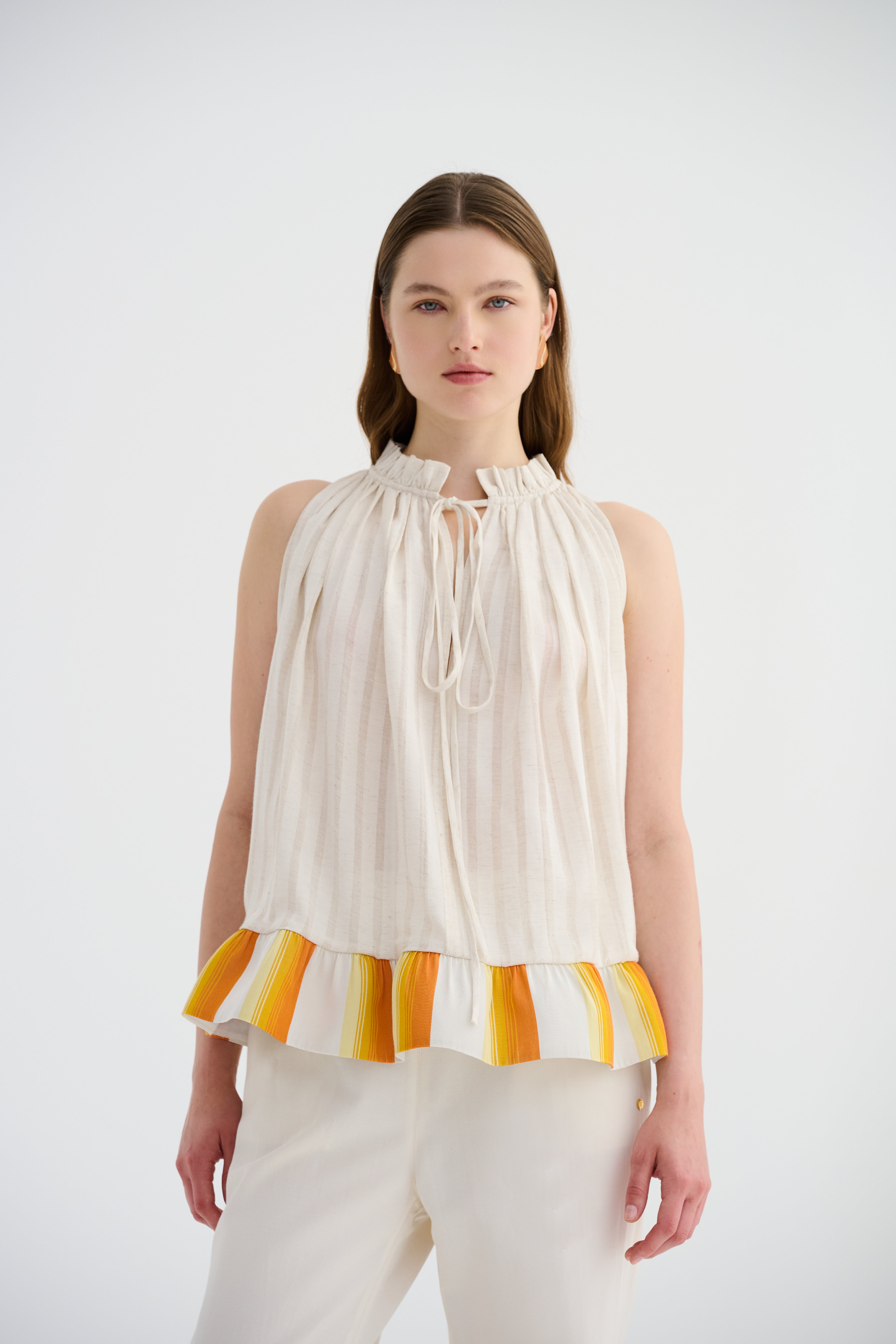 Volanlı Kolsuz Kutnu Bluz