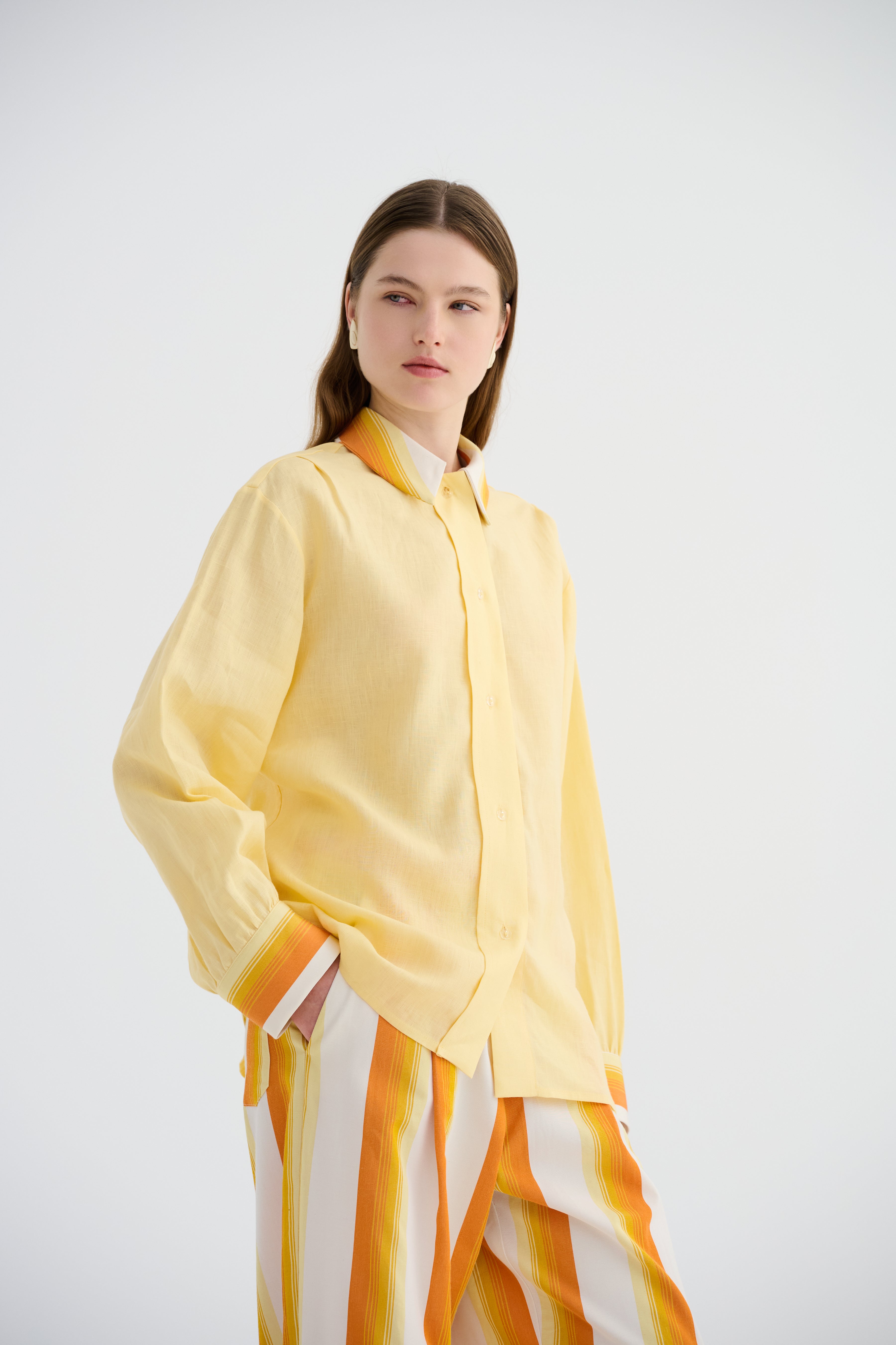 Kutnu Detaylı Oversize Keten Gömlek