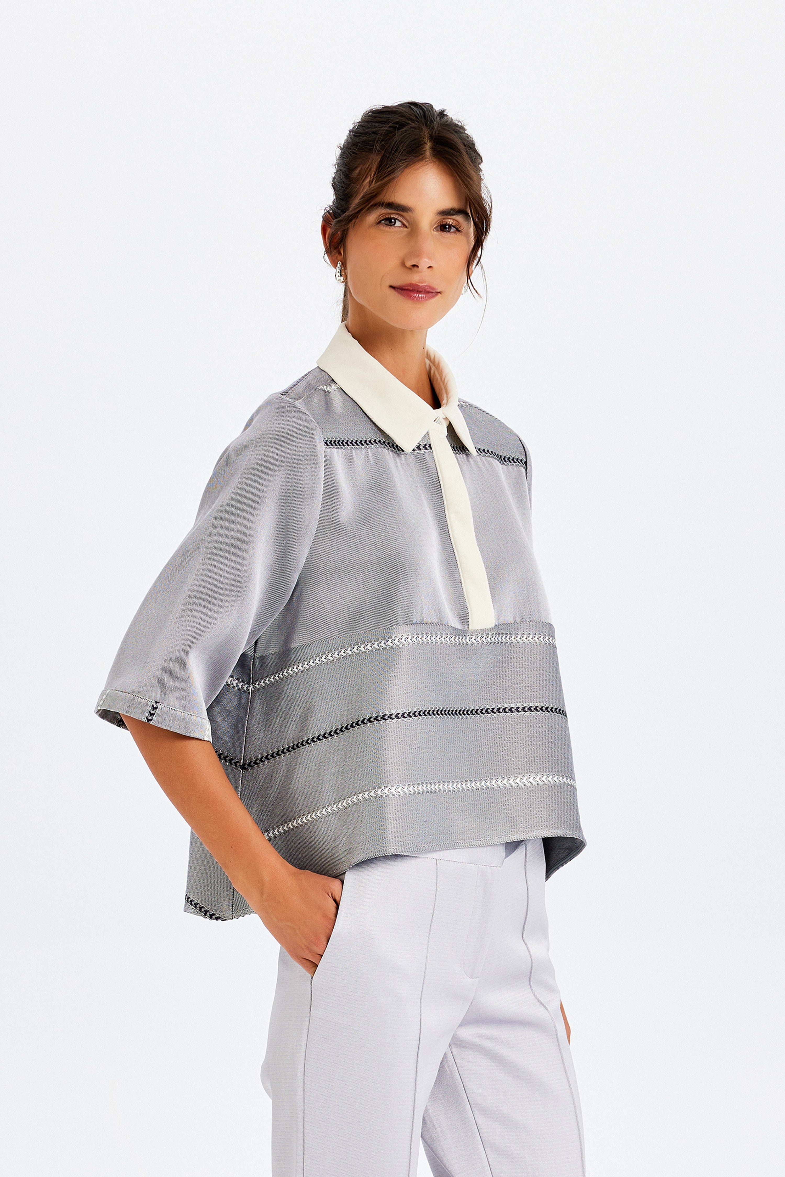 Kadife Detaylı Polo Yaka Gri Kutnu Bluz