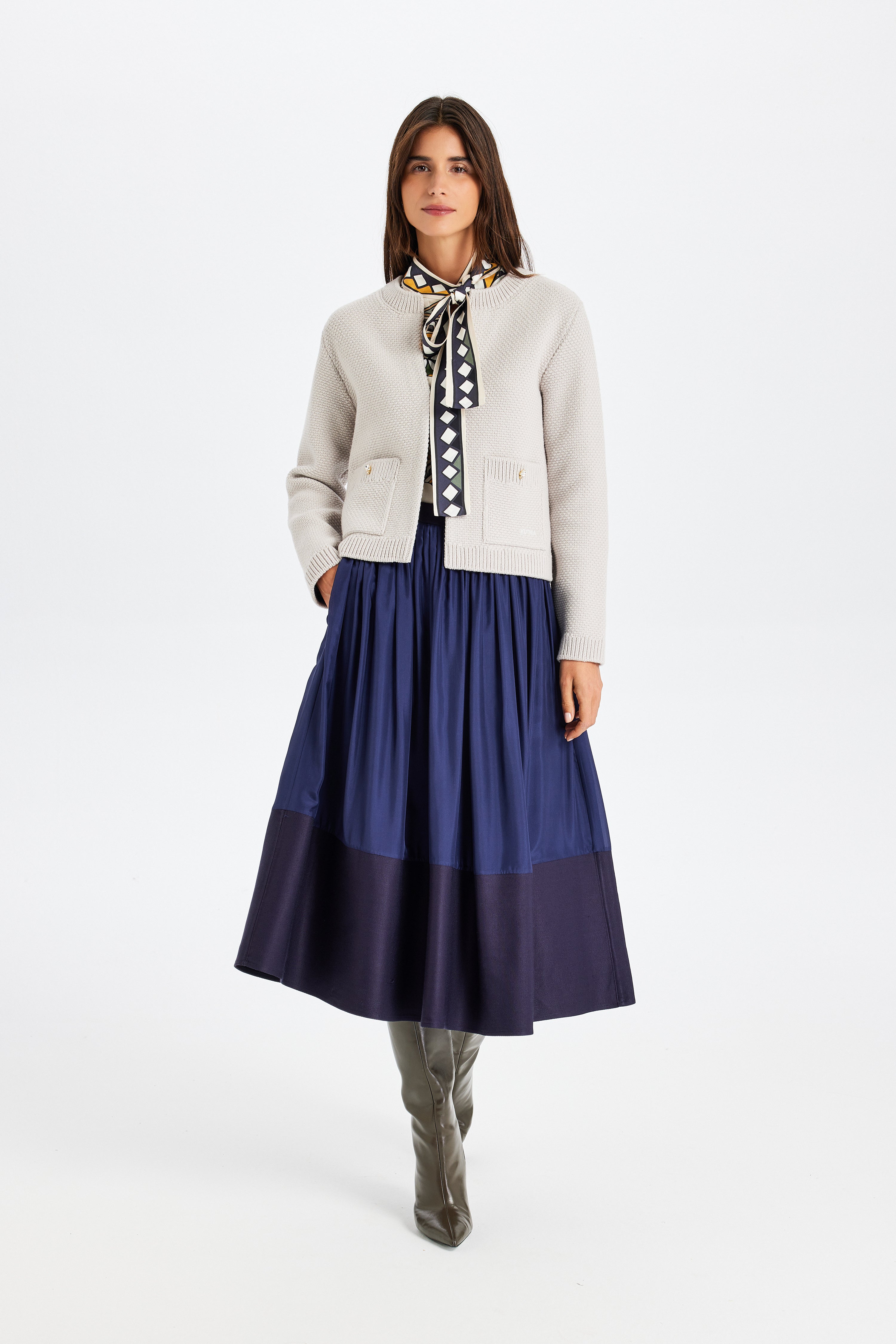 Taş İşlemeli Gri Triko Ceket