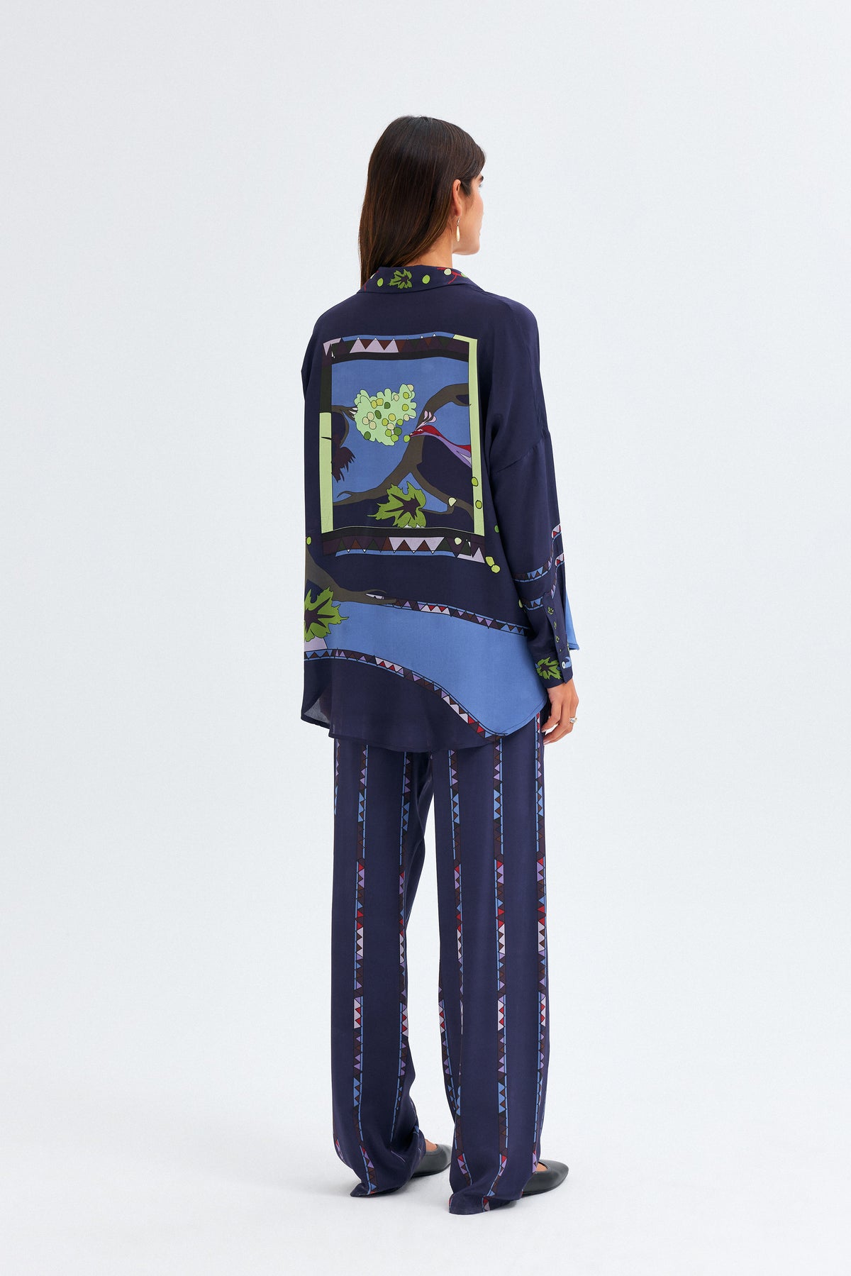Zeugma Silk Oversized Shirt - A Bird Eating Grape