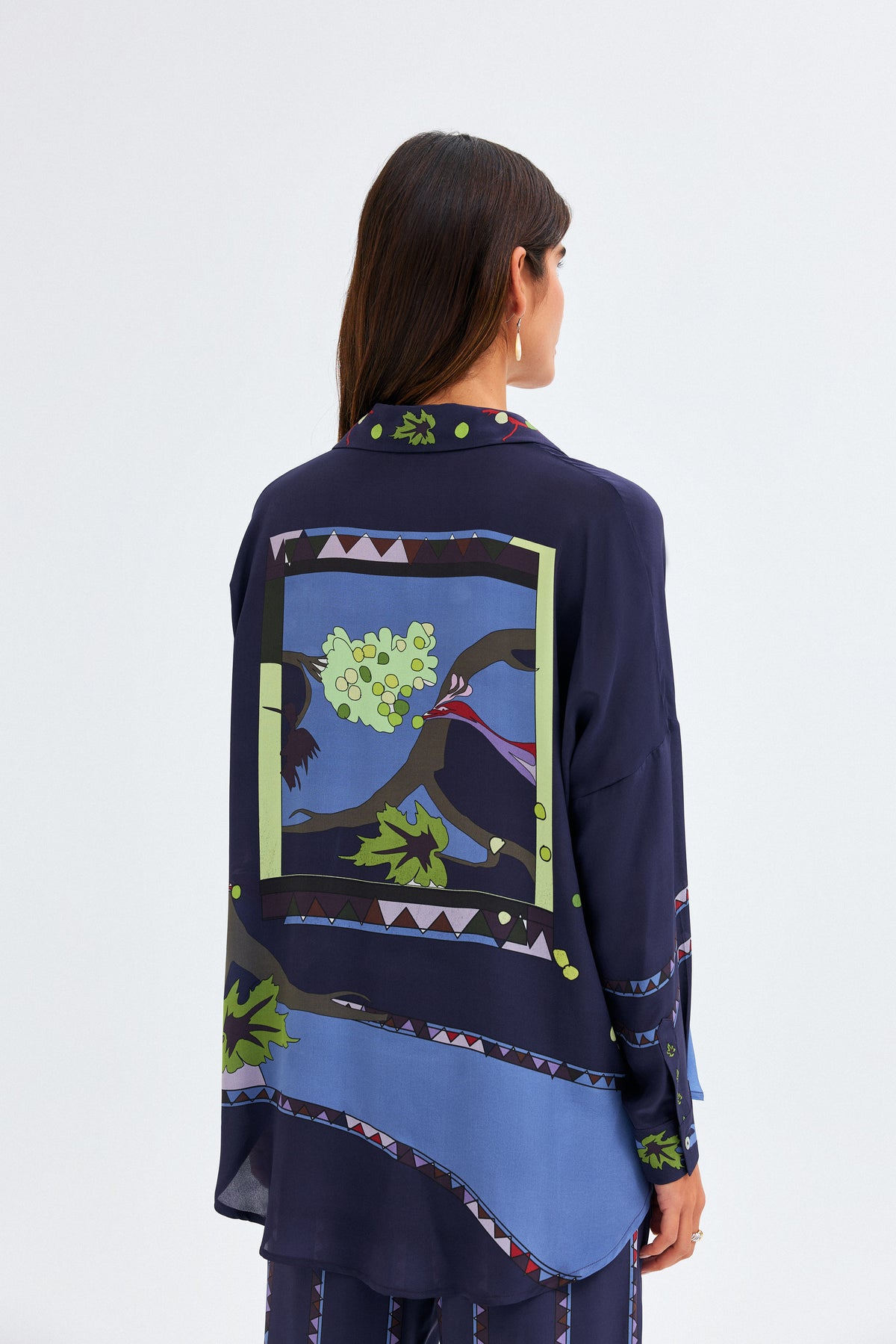 Zeugma Silk Oversized Shirt - A Bird Eating Grape