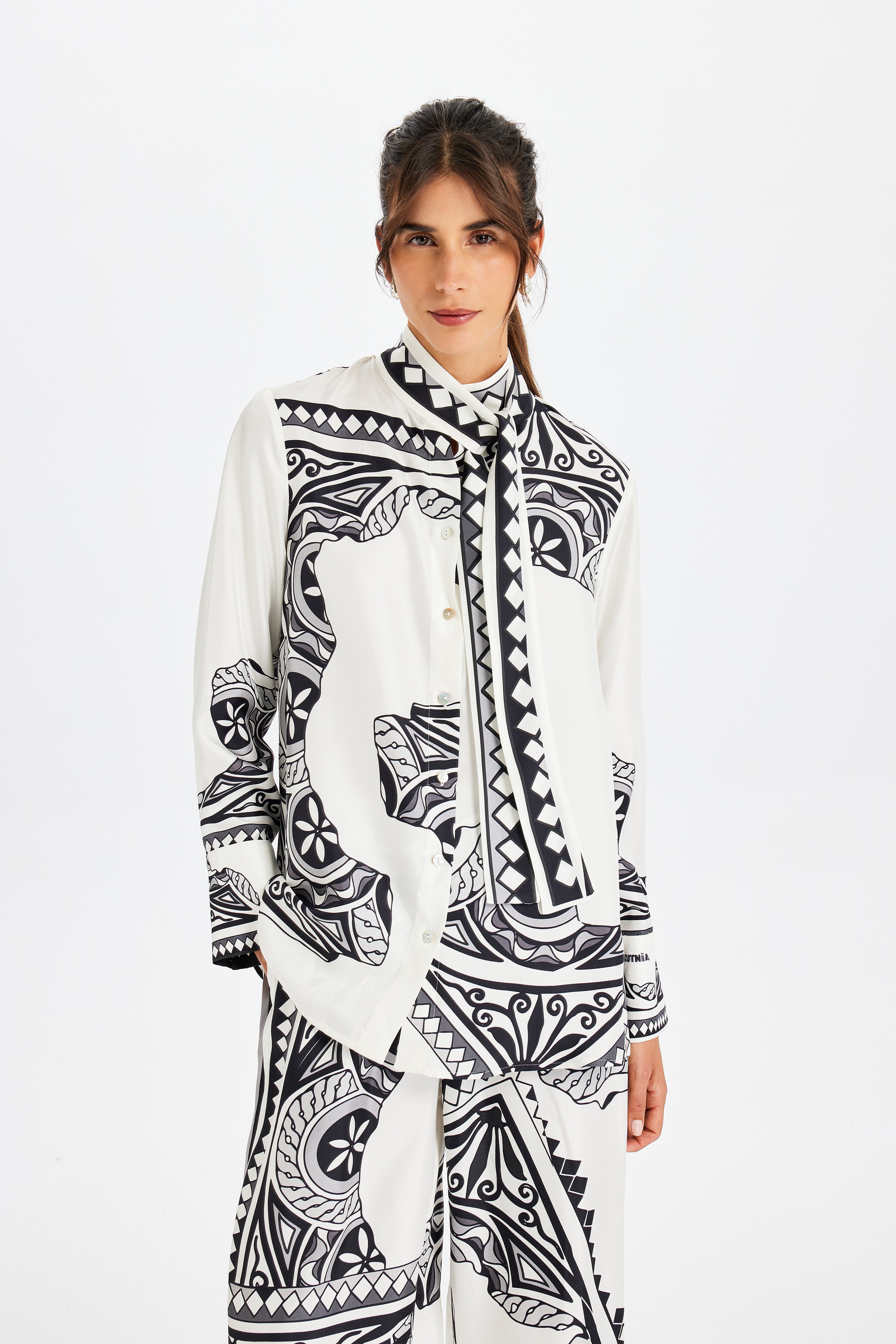 Zeugma Fularlı İpek Gömlek