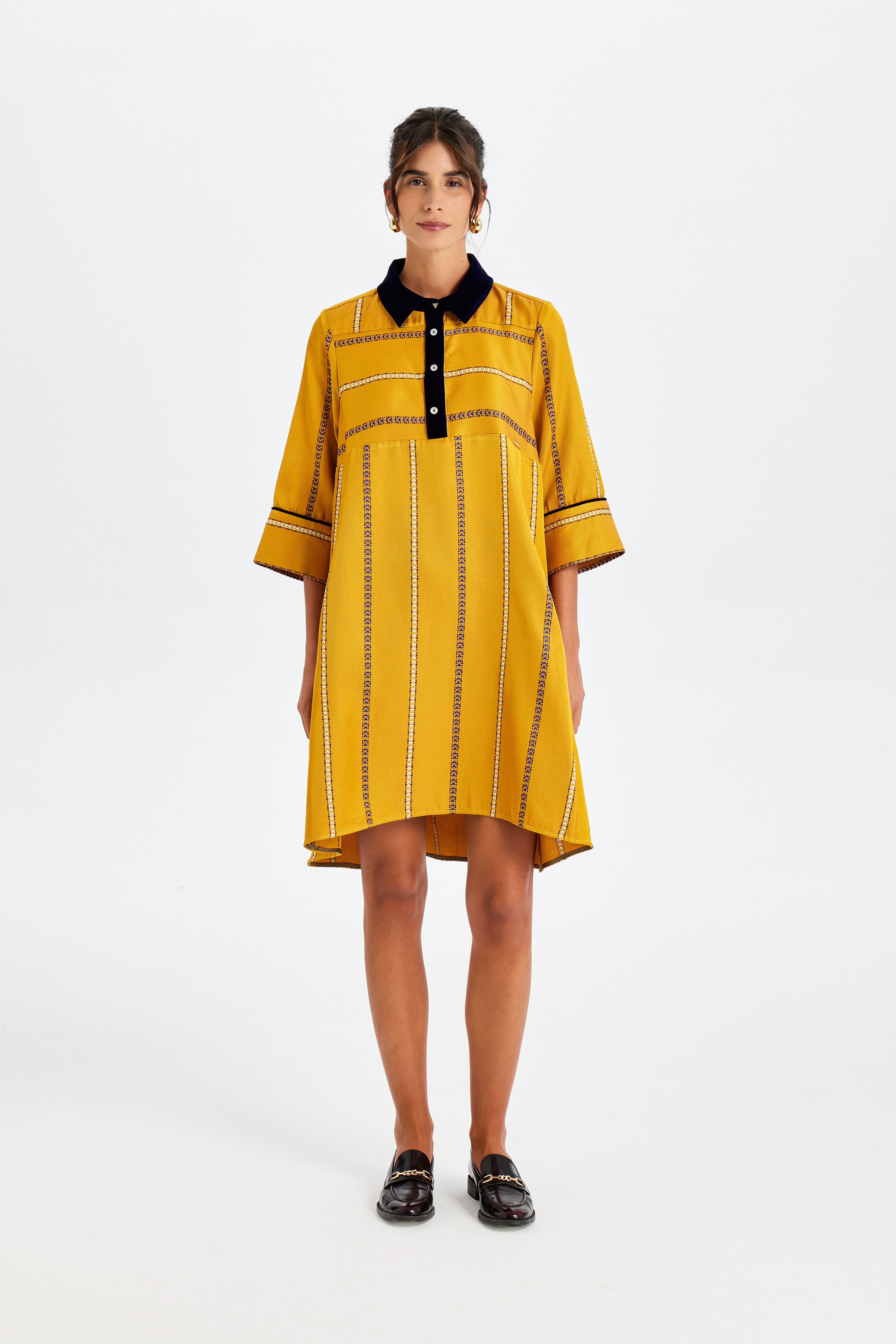 Kadife Detaylı Polo Yaka Kutnu Elbise