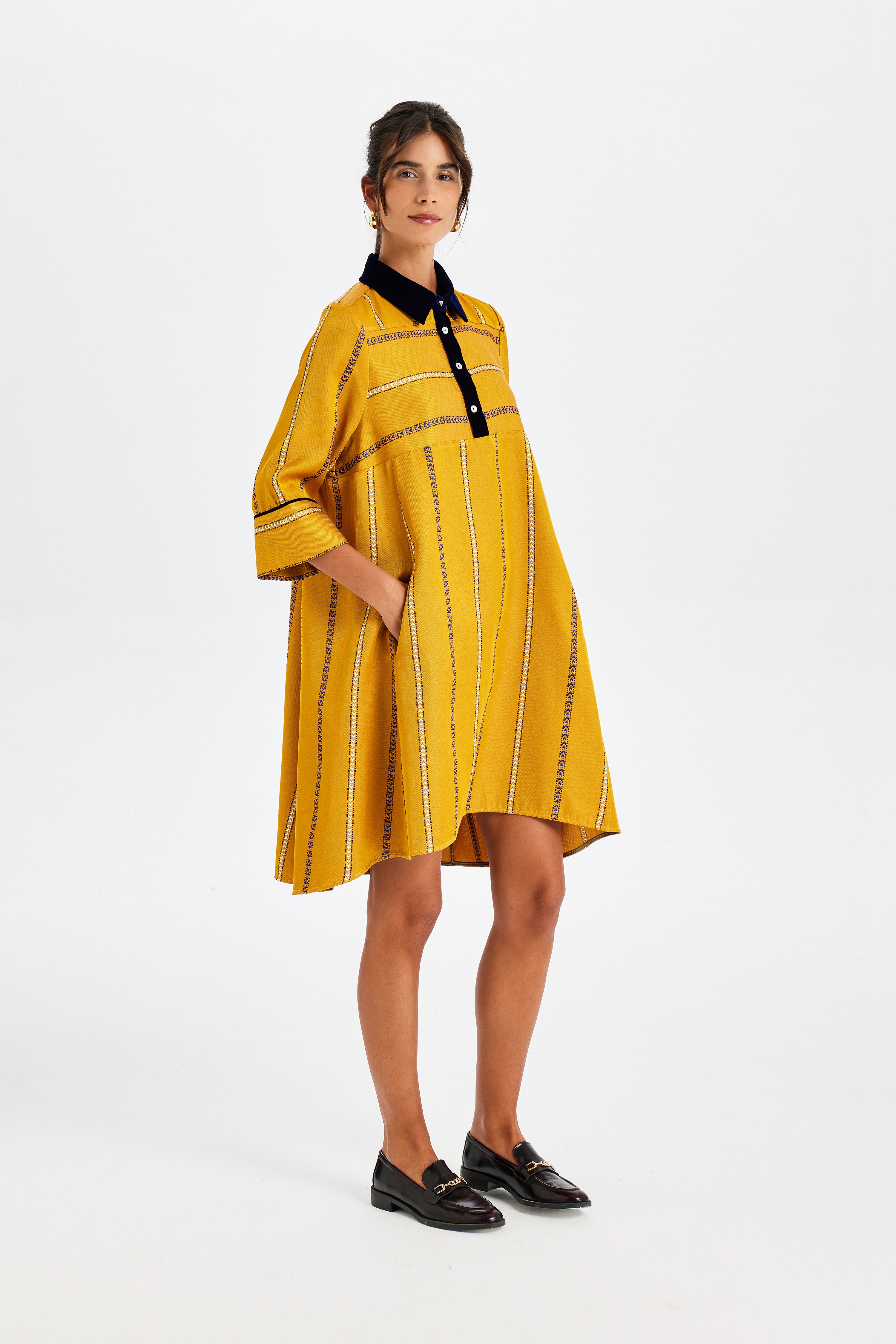 Kadife Detaylı Polo Yaka Kutnu Elbise