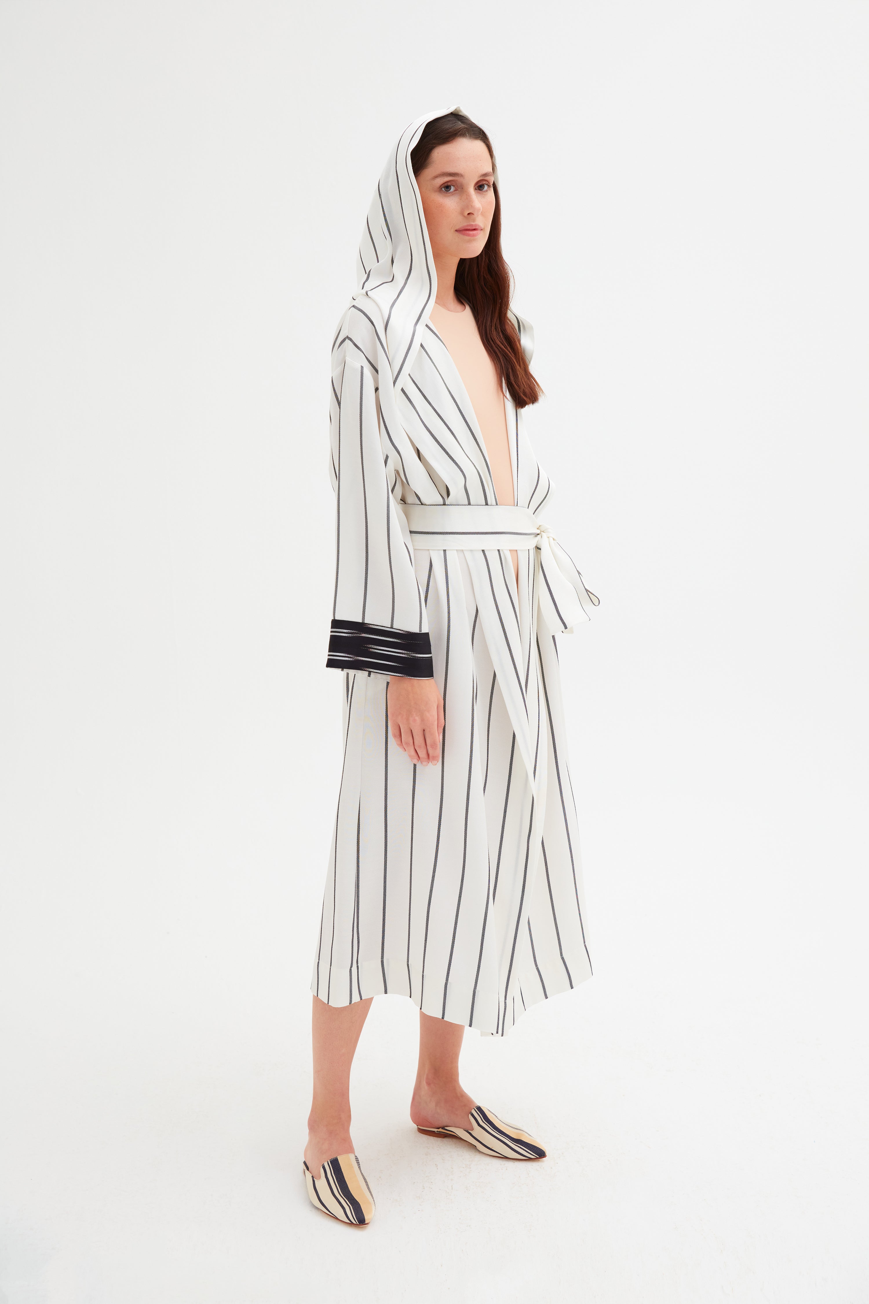Kapşonlu Siyah Beyaz Çizgili Kimono